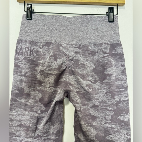 Gymshark Camo Leggings purple size medium scrunch butt seamless smoothing - Picture 3 of 4